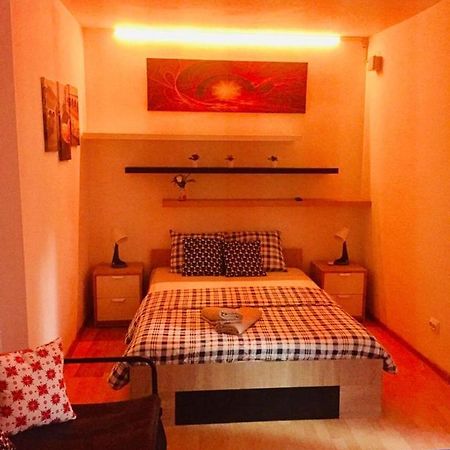 Central Charming Apartments Bukares Bagian luar foto