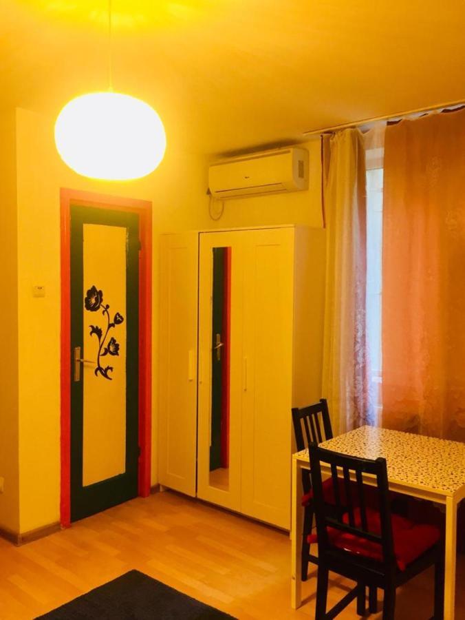 Central Charming Apartments Bukares Bagian luar foto