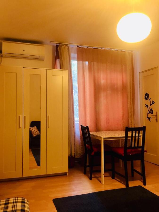 Central Charming Apartments Bukares Bagian luar foto