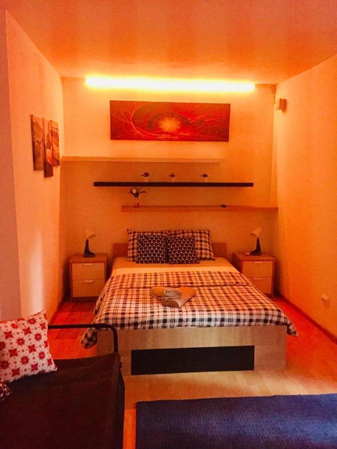 Central Charming Apartments Bukares Bagian luar foto