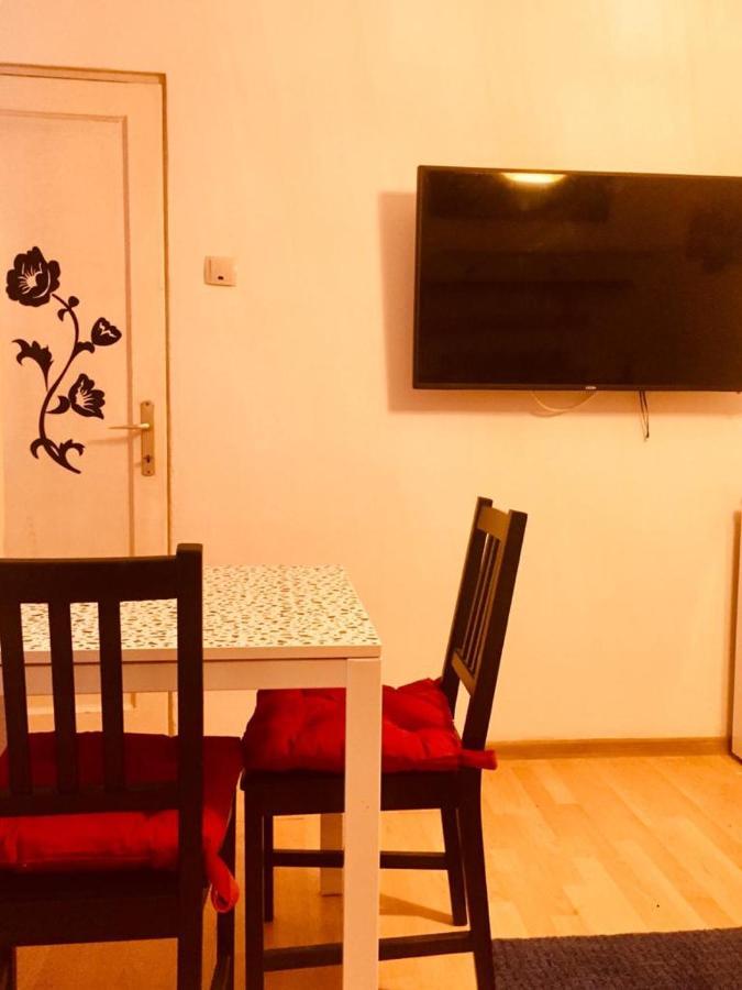 Central Charming Apartments Bukares Bagian luar foto